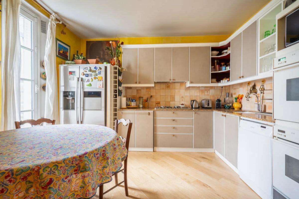 Appartement à PARIS-11E