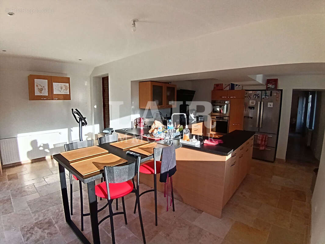 Maison à LE MELE-SUR-SARTHE