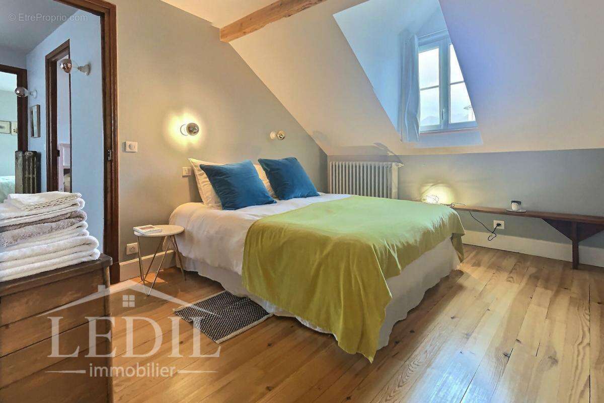 Élégant duplex de caractère avec terrasse et vue sur les montagnes - photo 6