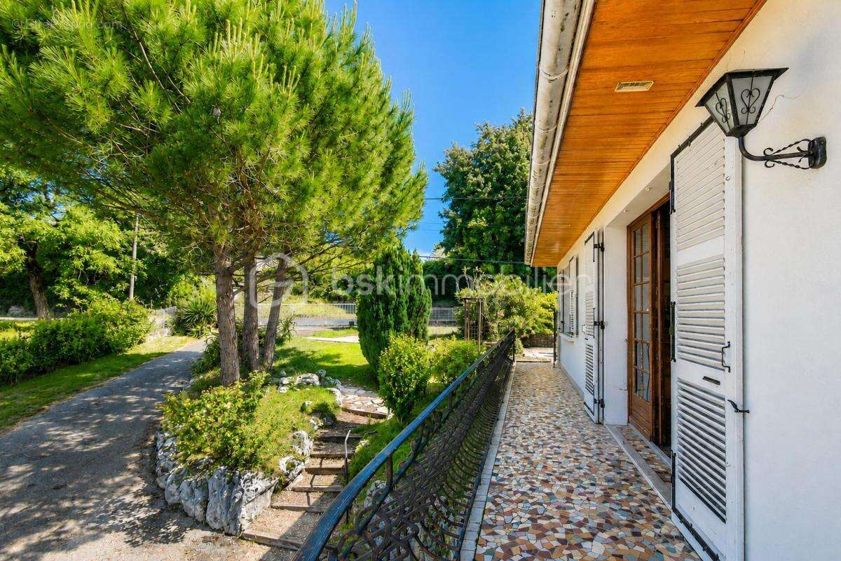Maison lumineuse de 180m2 - Vue Montagnes - Calme et Jardin - photo 4