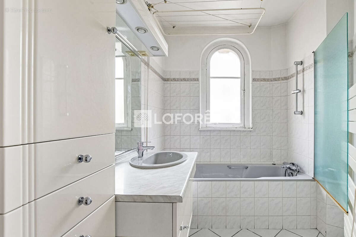 Vaugirard ? Bel appartement ancien traversant de 77 m² au pied des commerces - photo 12