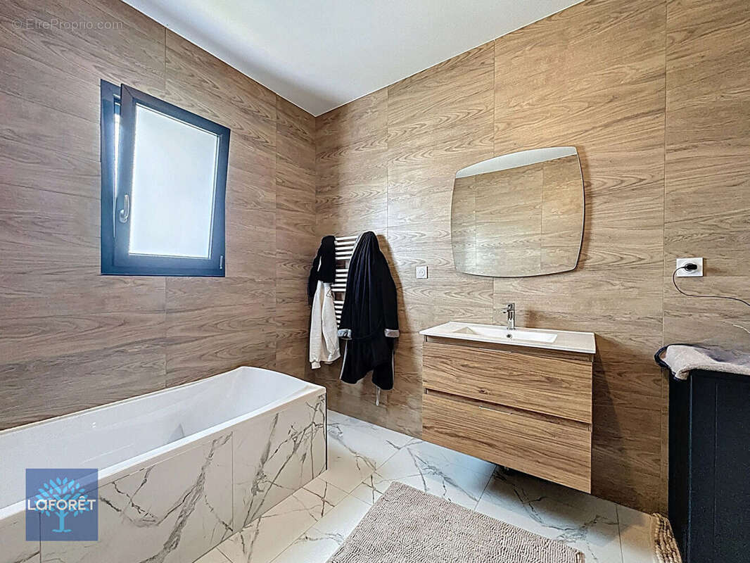 Maison à LA CHAPELLE-JANSON