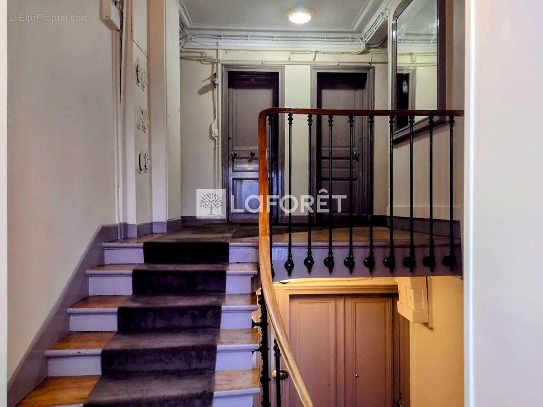 Appartement à NEUILLY-SUR-SEINE