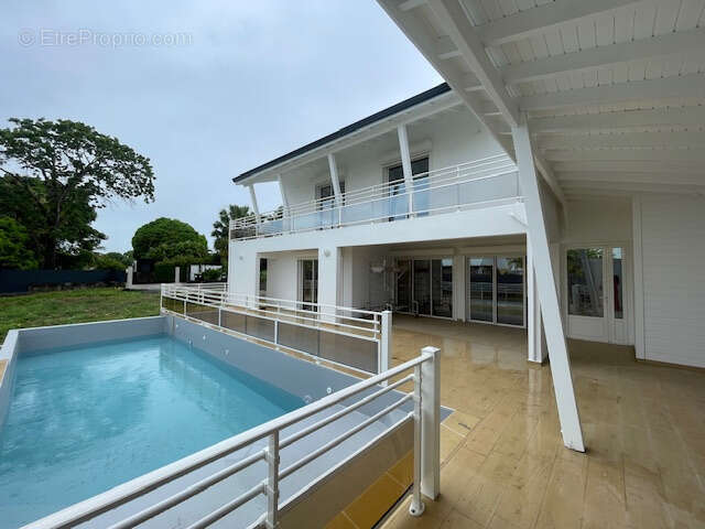 Maison à LES ABYMES