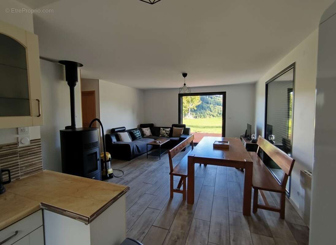 Maison à BESSE-ET-SAINT-ANASTAISE