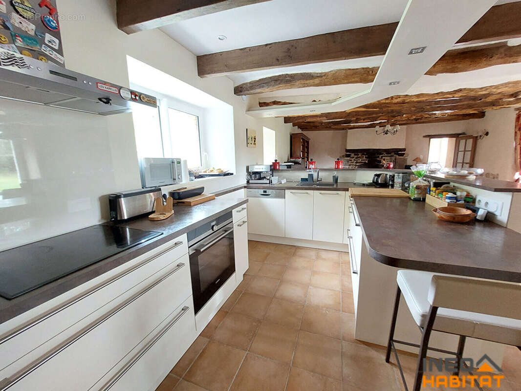 Maison à MONTREUIL-LE-GAST