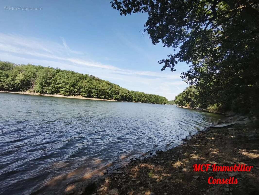 Exceptionnel – terrain les pieds dans l'eau au lac de pareloup - photo 2