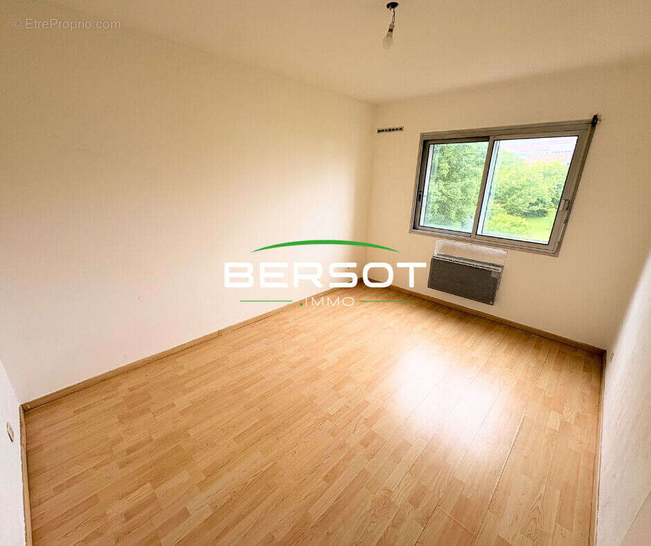 Appartement 2 pièces de 52m² Lumineux avec balcon, cave et stationnement en sous sol - photo 5