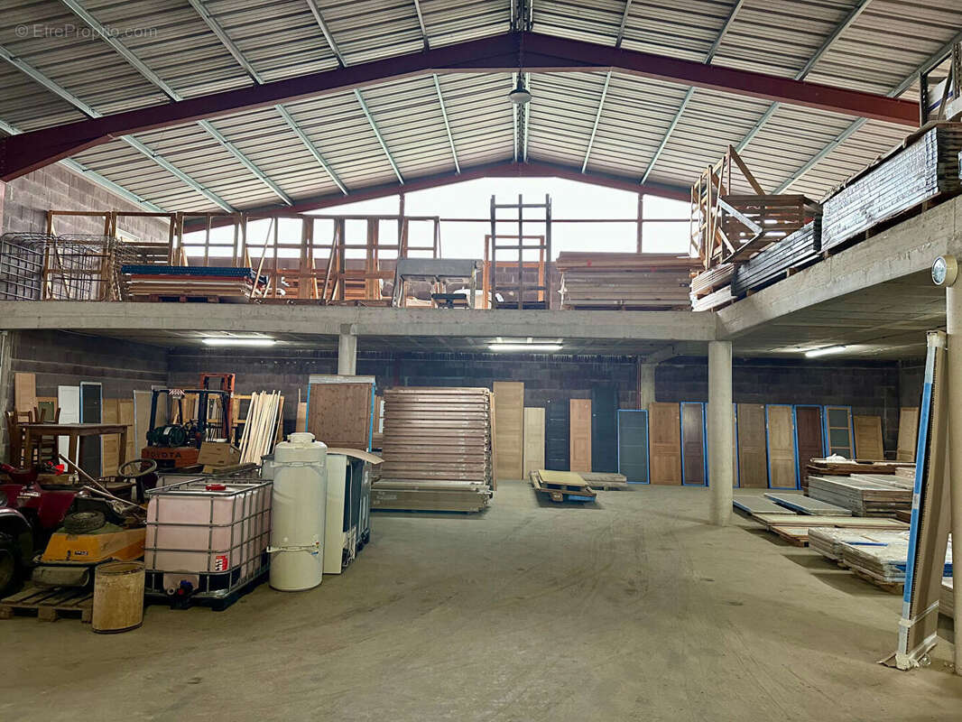 Commerce à SAINT-SATURNIN-DE-LENNE