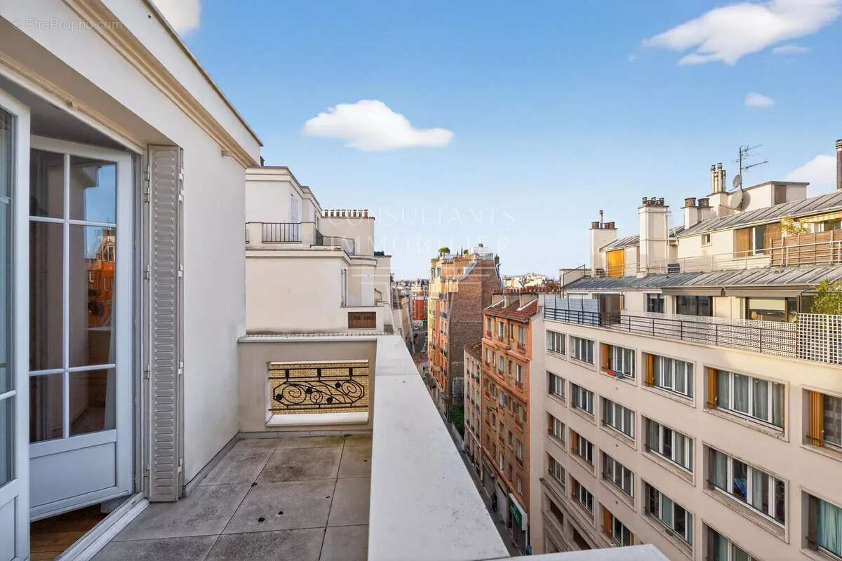 Appartement à PARIS-16E