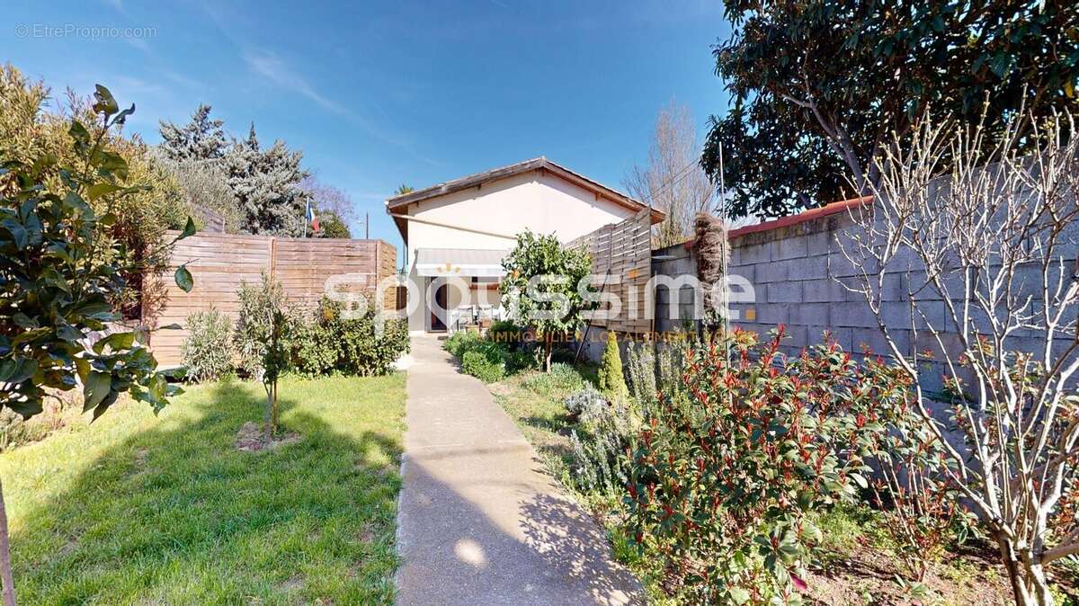 Maison de plain-pied 94 m² avec garage et jardin arboré  Quartier Mairie à Agde - photo 14