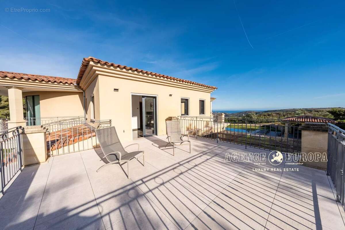 Maison à ROQUEFORT-LES-PINS