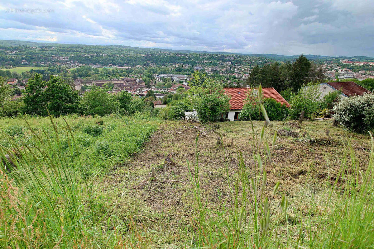 Terrain à VILLEFRANCHE-DE-ROUERGUE
