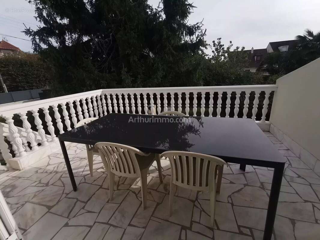 Maison à CHAMPS-SUR-MARNE