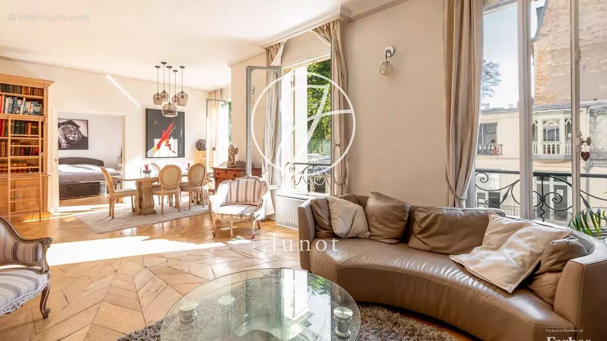 Appartement à PARIS-6E