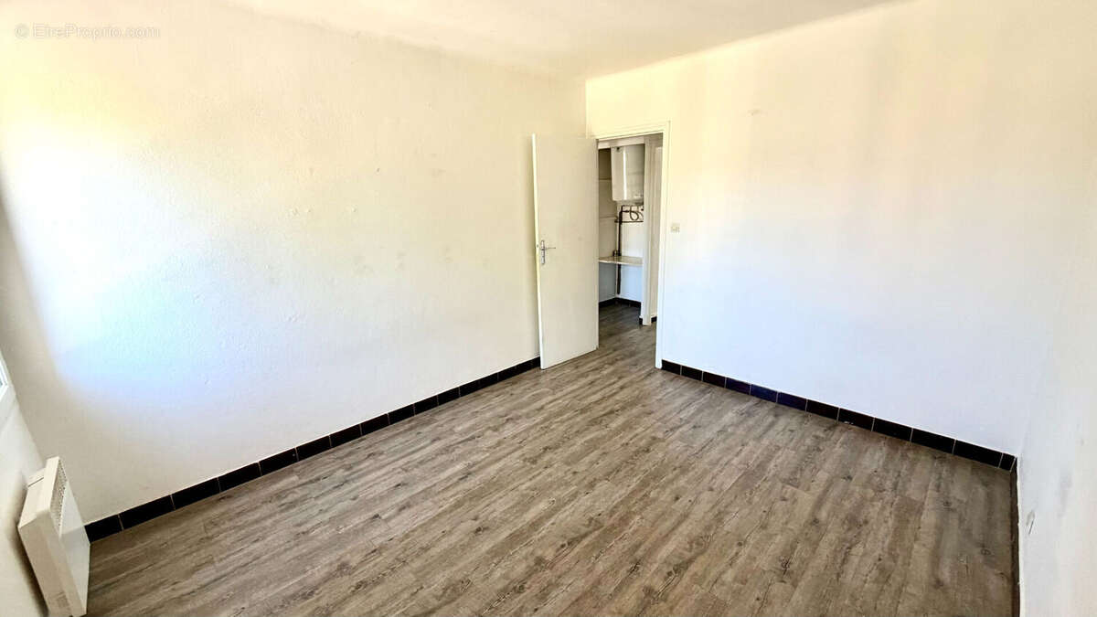 Appartement à ENTRAIGUES-SUR-LA-SORGUE