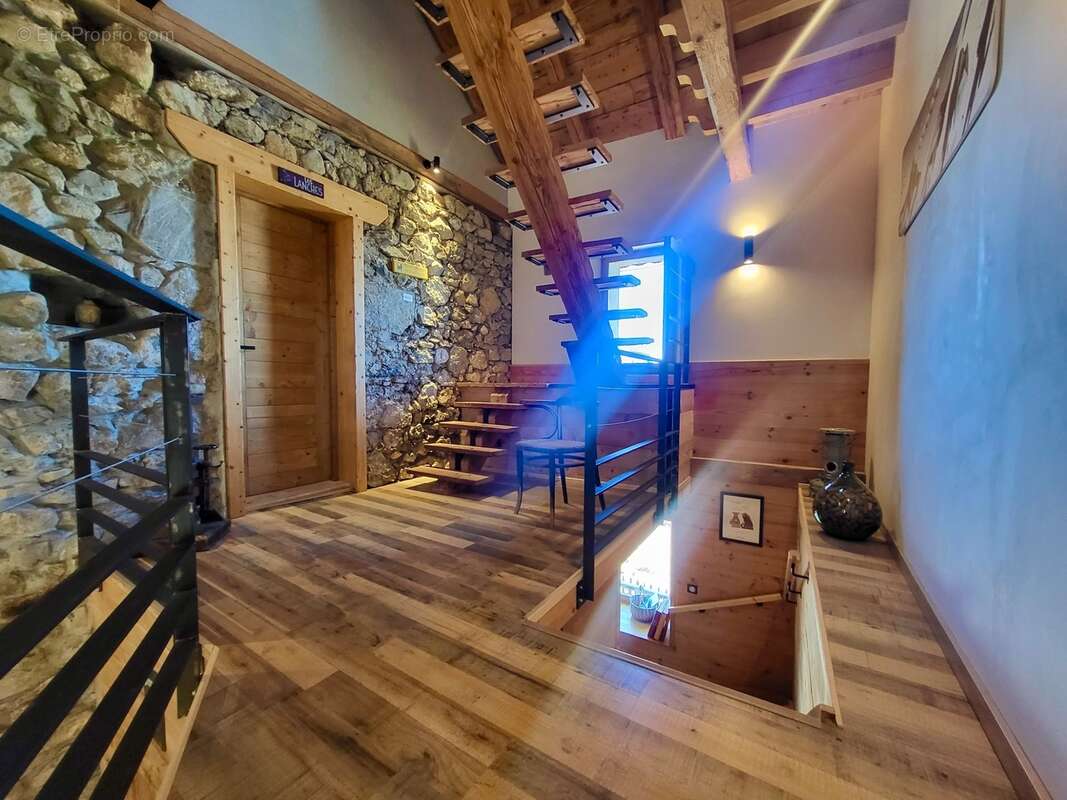 Dpt haute savoie (74), à vendre thollon-les-memises maison-gîte coeur de station - photo 9