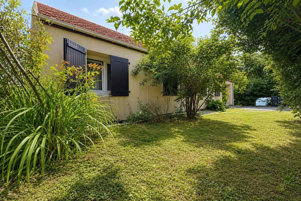 Maison à COURPALAY