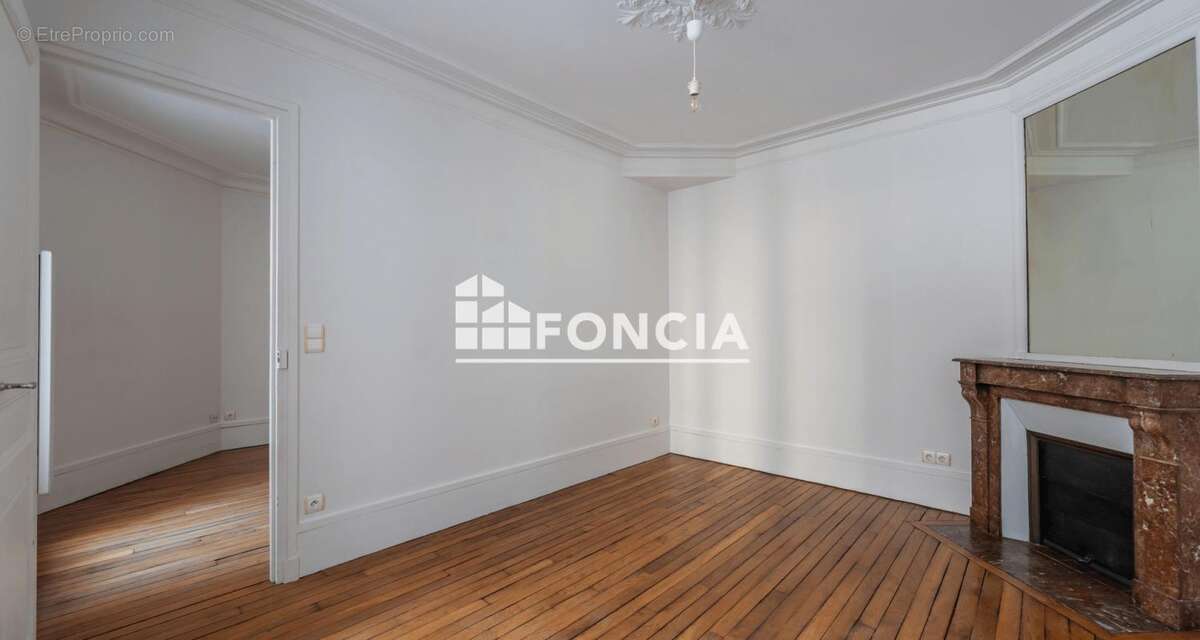 Appartement à PARIS-17E