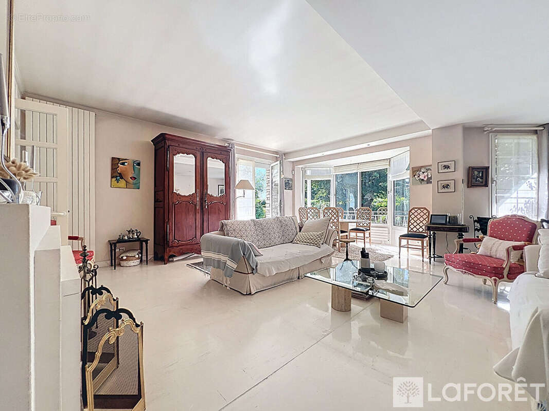 Maison à SAINT-MACAIRE-EN-MAUGES