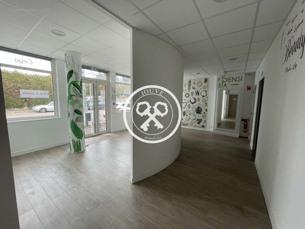 Local commercial/ bureaux sainte savine - photo 2