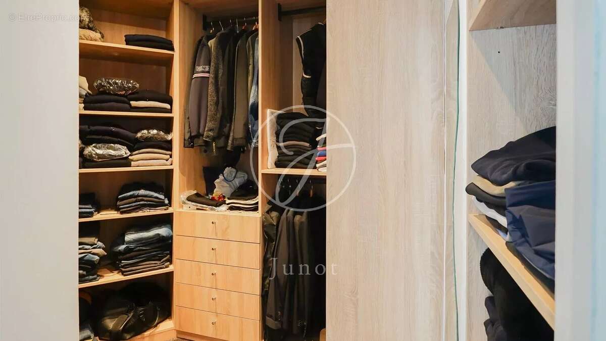 Appartement à LEVALLOIS-PERRET