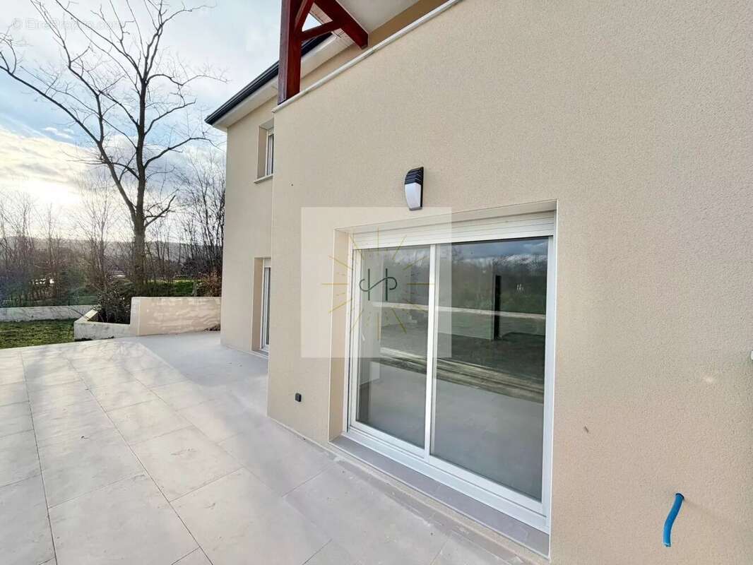 Maison à DAVEZIEUX