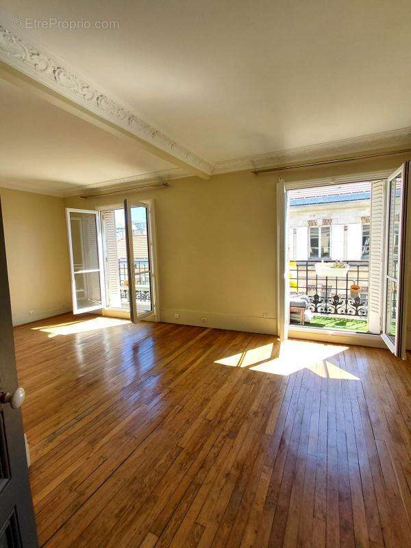 Appartement à PARIS-17E