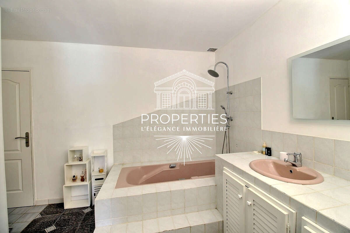 La roquebrussanne - maison - 144m² - plain-pied - environnement calme et verdoyant - photo 11