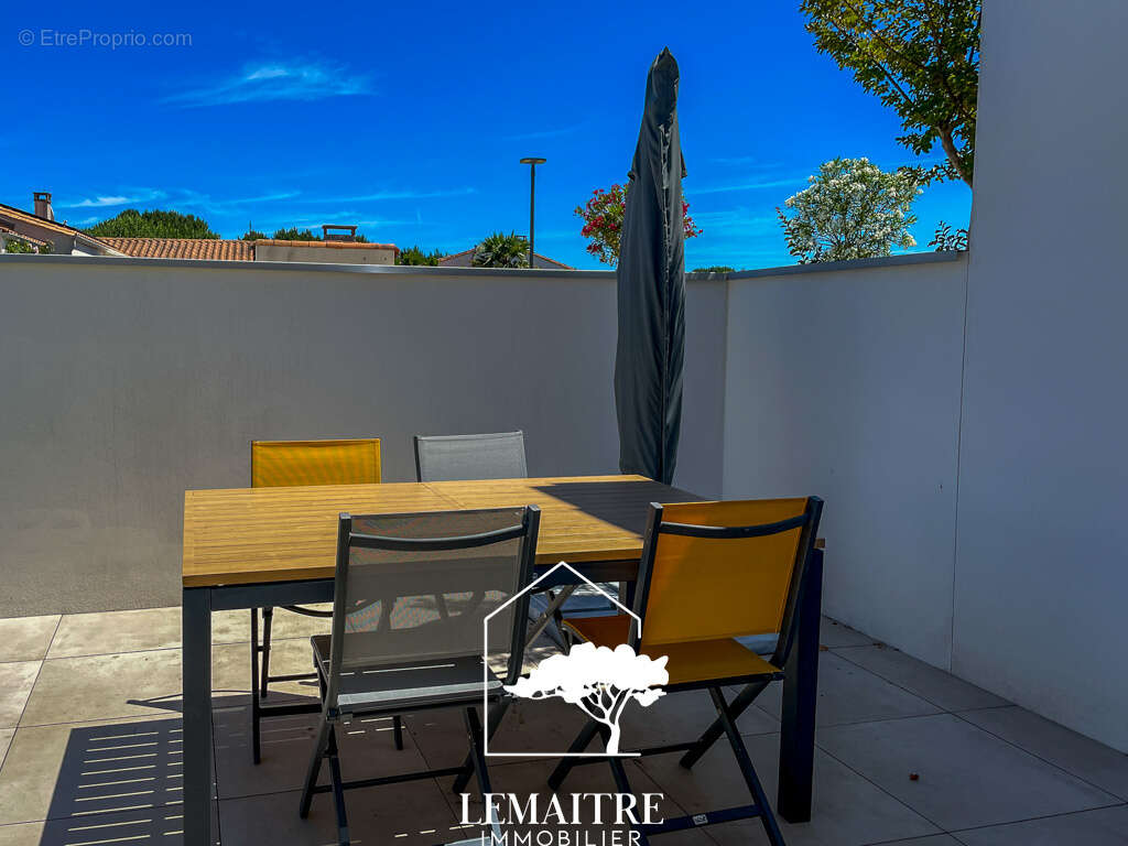 Maison de plain-pied   45 m2   2 chambres   Terrasse   Parking   Résidence sécurisée avec piscine - photo 10