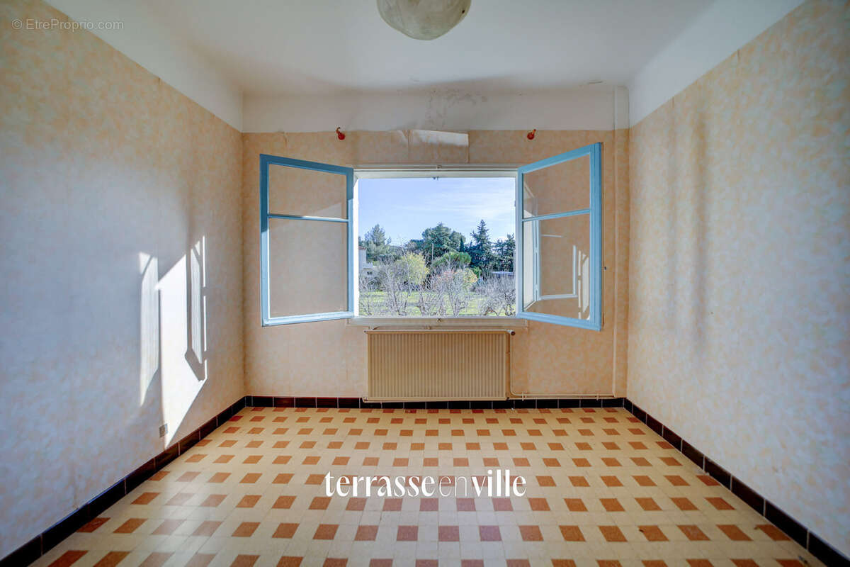 Appartement à CEYRESTE