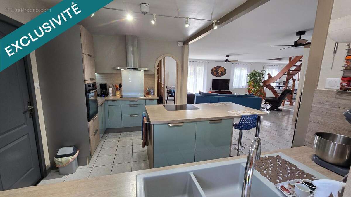 Photo 8 - Maison à LUSSAC-LES-CHATEAUX