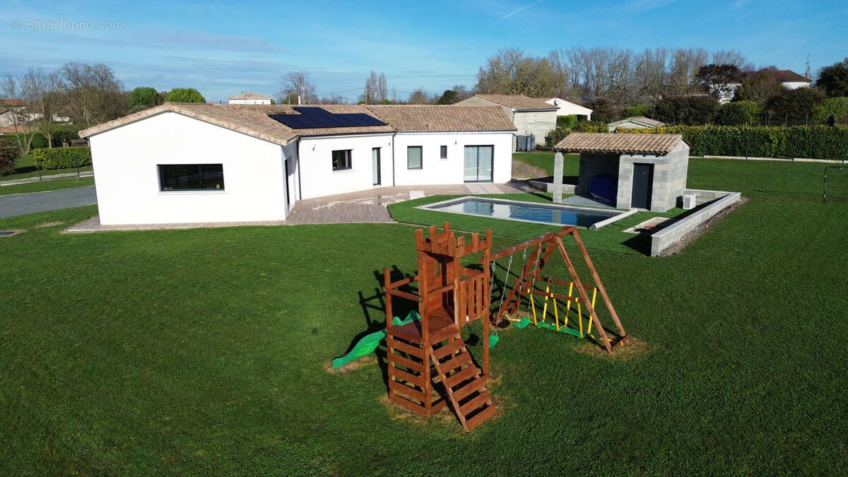 Maison à JARNAC-CHAMPAGNE