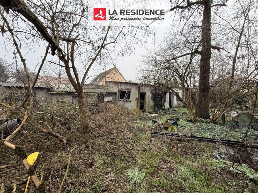 Terrain à LES MUREAUX