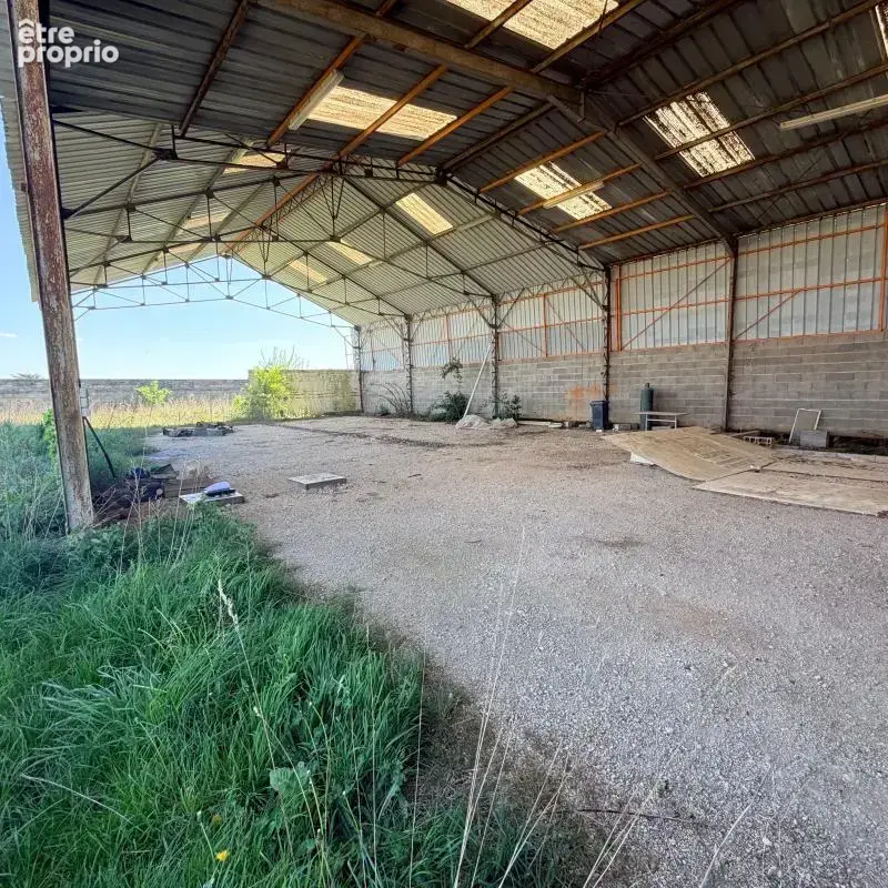 Terrain À Vendre viabilisé avec grand hangar - photo 11