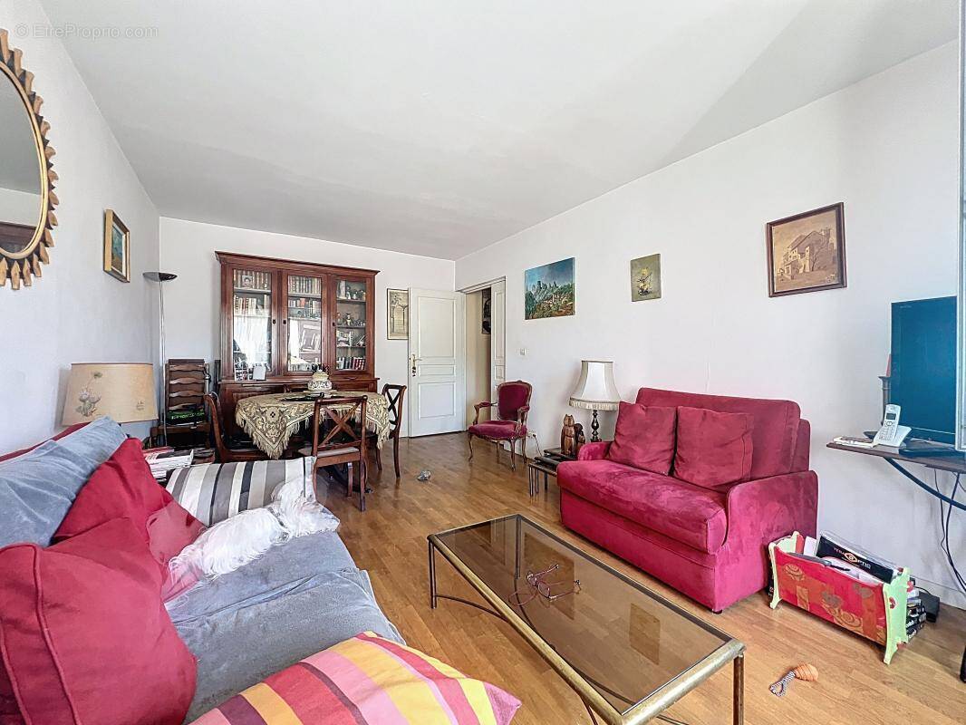 Appartement à CHARENTON-LE-PONT