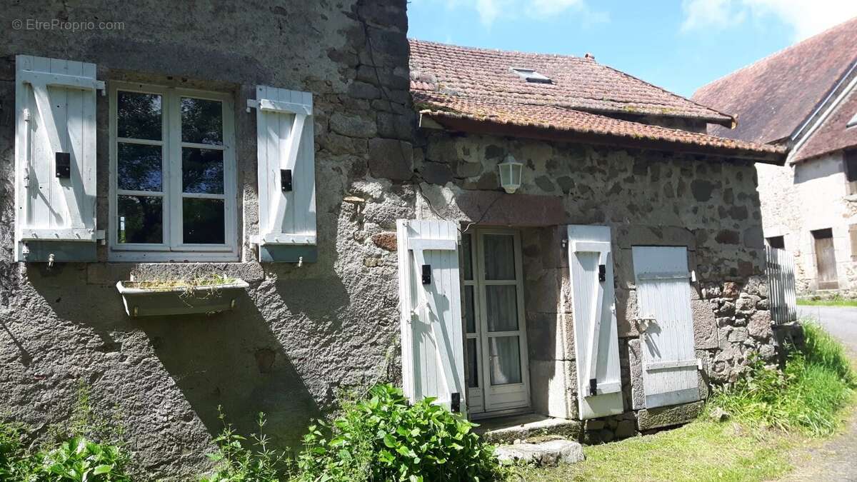 Maison à LUSSAC-LES-EGLISES