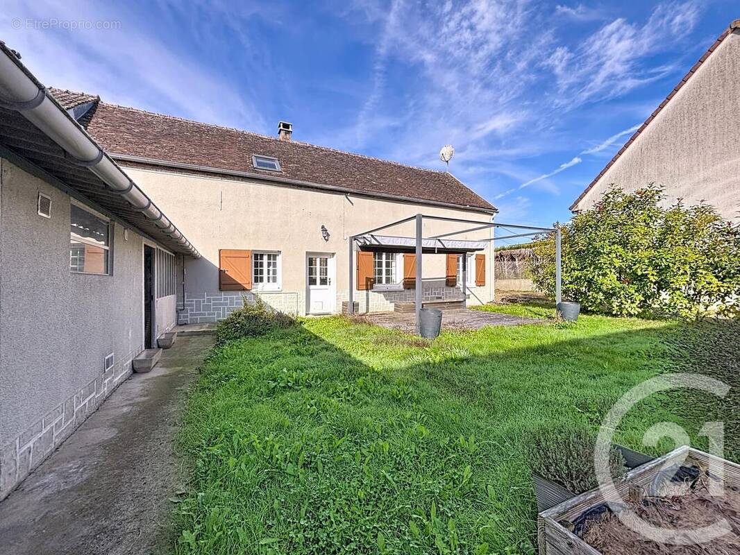 Maison à MONTACHER-VILLEGARDIN