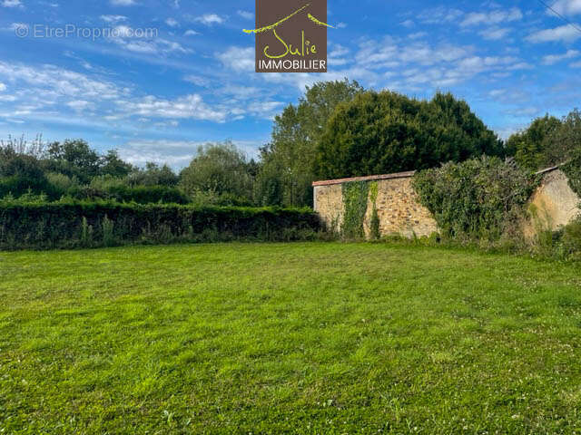 Terrain à LA FORET-SUR-SEVRE