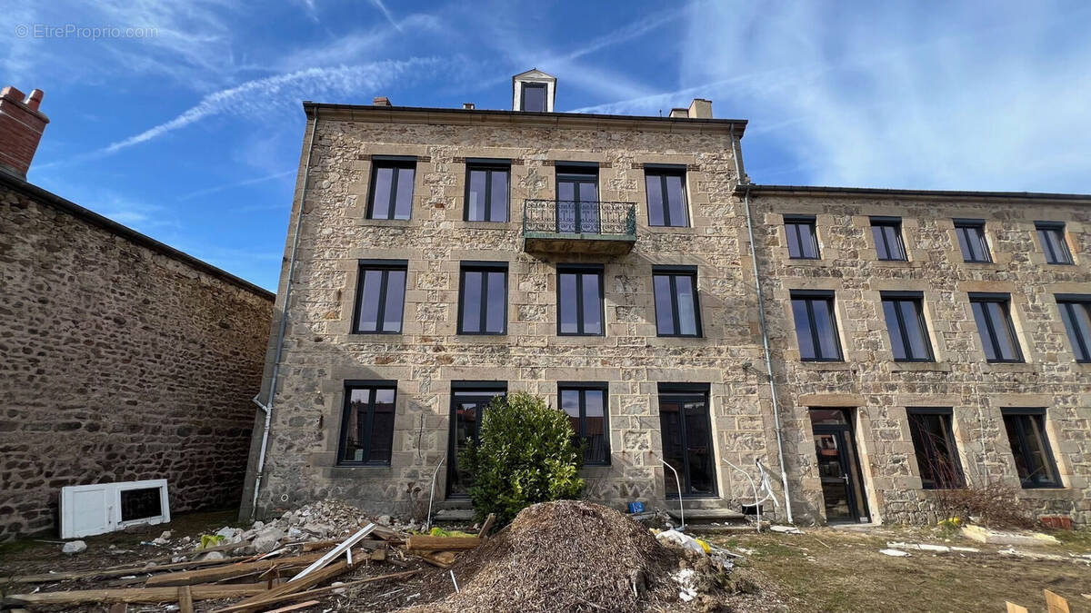 Appartement à SAINT-JUST-MALMONT