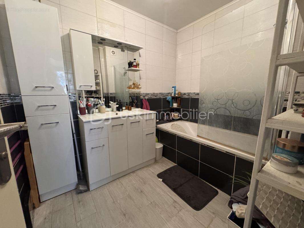 Appartement à LE THILLAY
