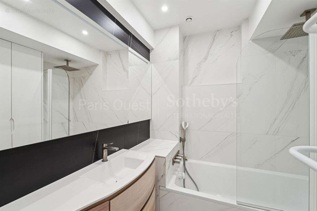 Appartement à PARIS-8E