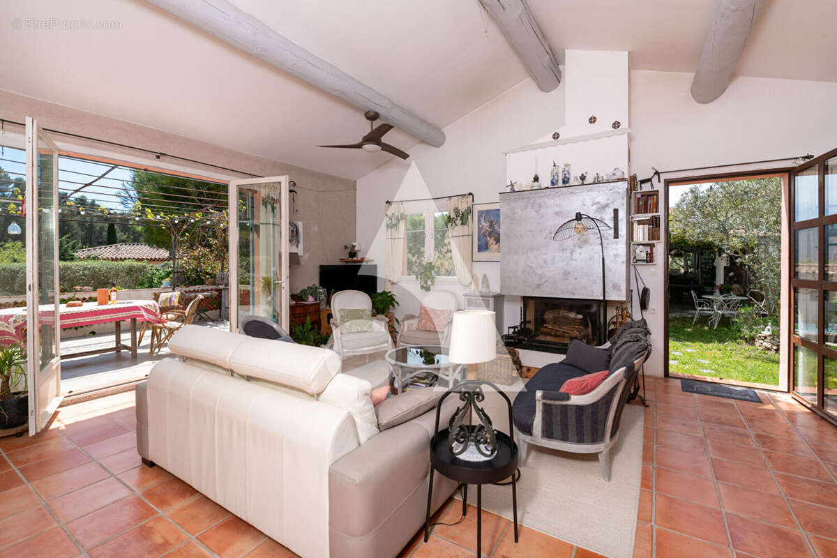 Maison à CUGES-LES-PINS