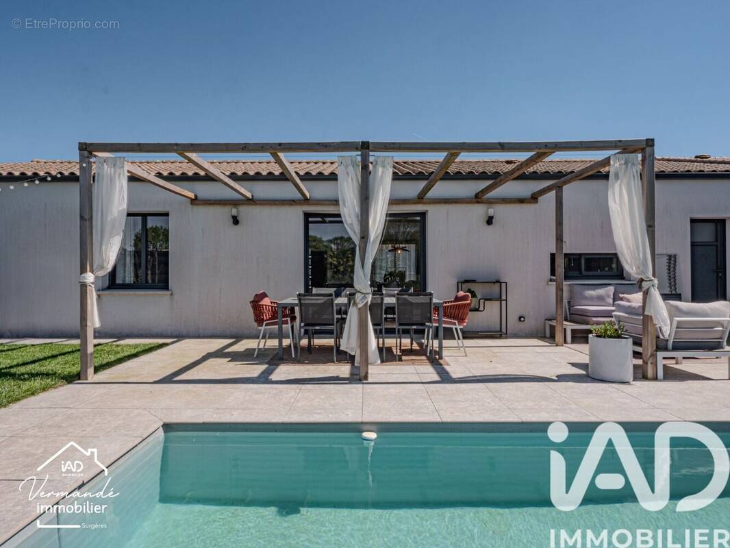 Photo 1 - Maison à SURGERES