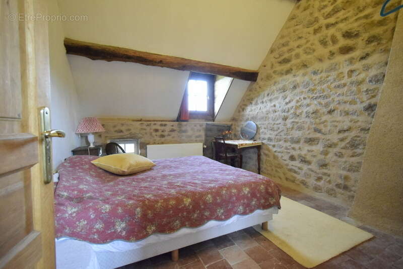 n°6 - Maison à SAINT-BONNET-DE-JOUX