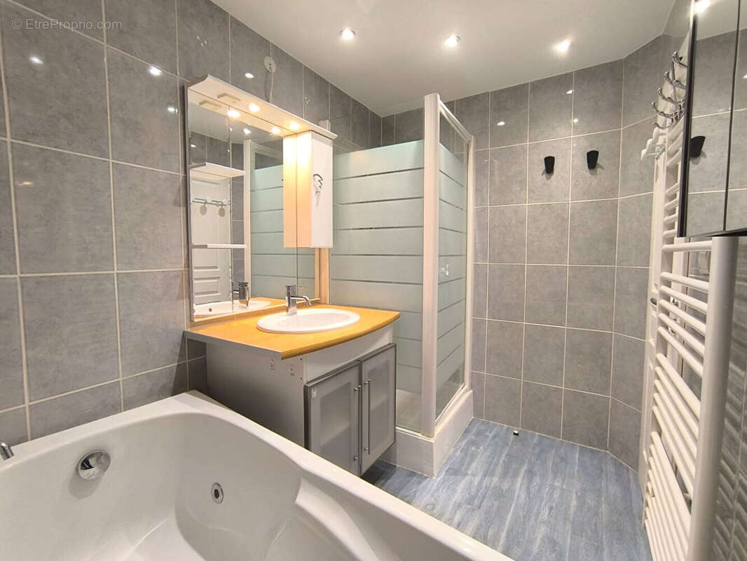 Duplex avec terrasse et annexe sans charge de copropriété - photo 8