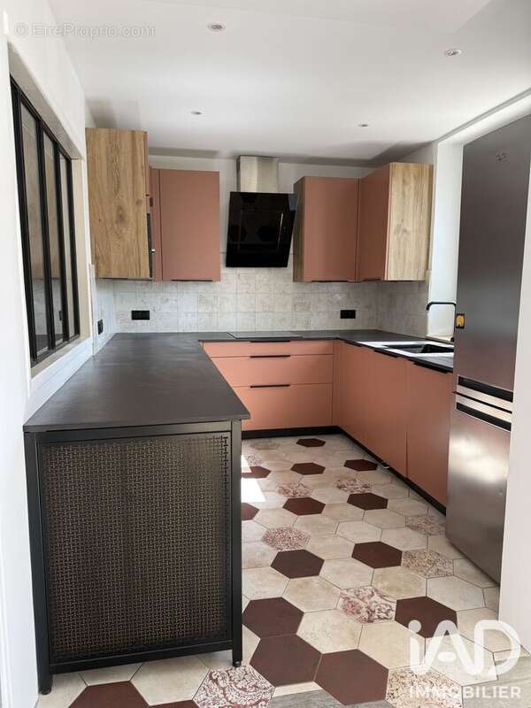 Maison 185 m² à Crecy-La-Chapelle  - photo 8