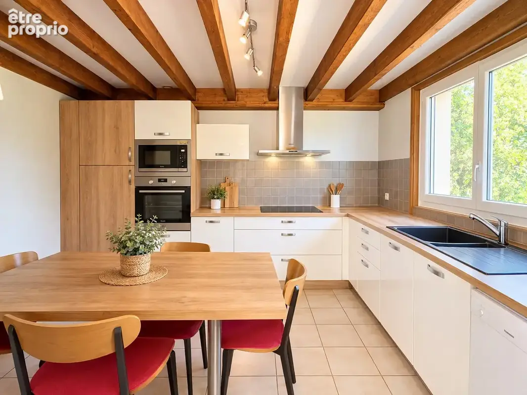 Proche Roanne, Maison de construction traditionnelle sur 3461m2 de terrain avec piscine et vue dégagée - photo 7
