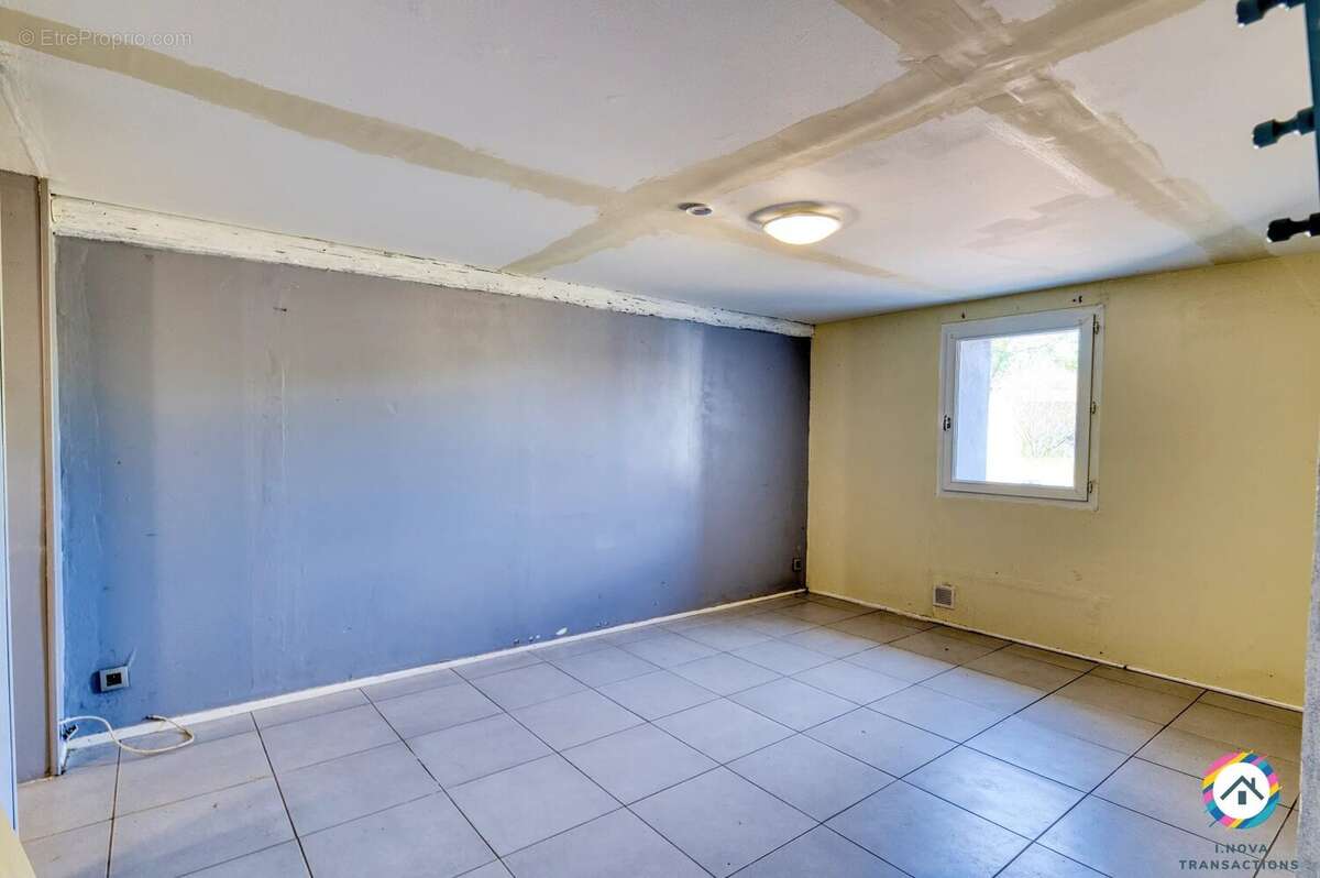 Maison à LA CHAPELLE-DE-GUINCHAY