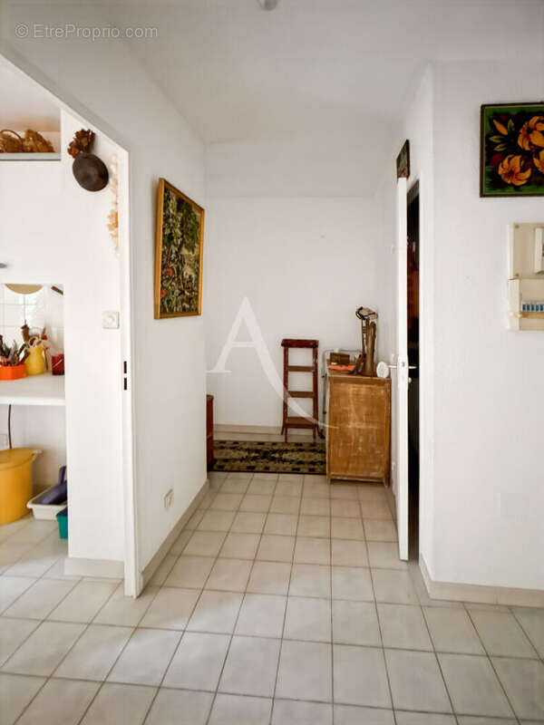 LE CANNET  Appartement  2 pièces 45m² avec terrasse, garage, cave et piscine - photo 9